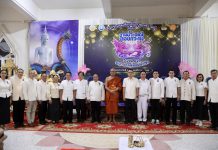 จังหวัดมุกดาหาร จัดพิธีจุดเทียนขึ้นภูบูชาพระใหญ่ เนื่องในงานประเพณีลอยกระทงพระแม่คงคา บวงสรวงพญานาคลุ่มน้ำโขง